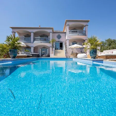 Вилла In With Pool Буденш
