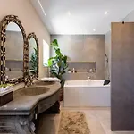Villa In With Pool